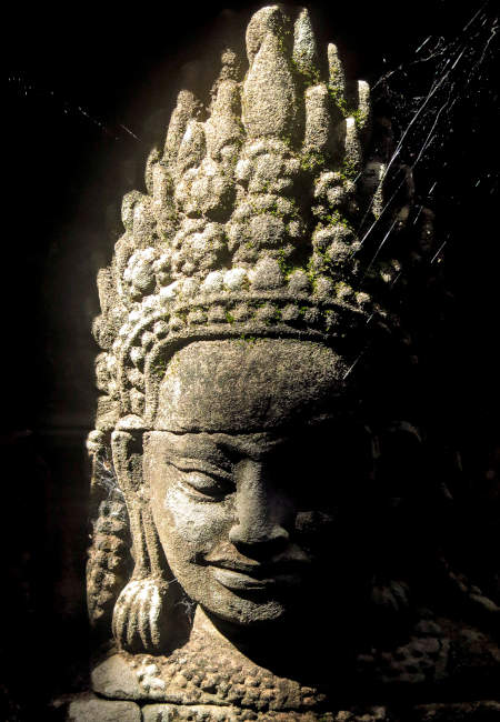 Statue dans un temple cambodgien.