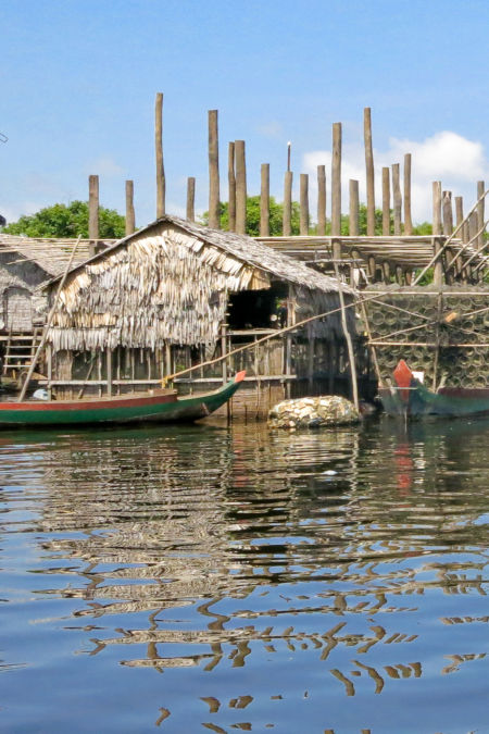 Maison sur piloti au Cambodge.