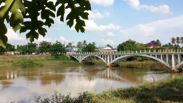 Pont à Battambang au Cambodge.