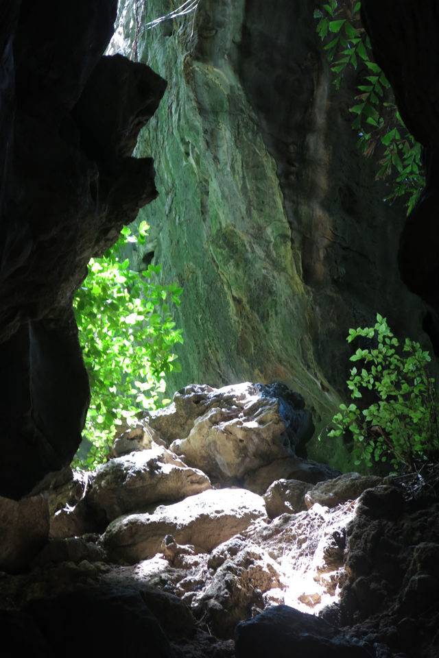 Grottes à Kampot au Cambodge.