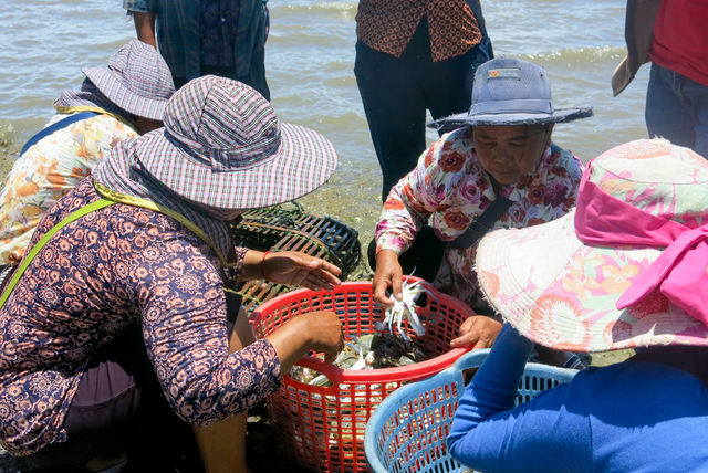 Pêcheurs à Kampot au Cambodge.