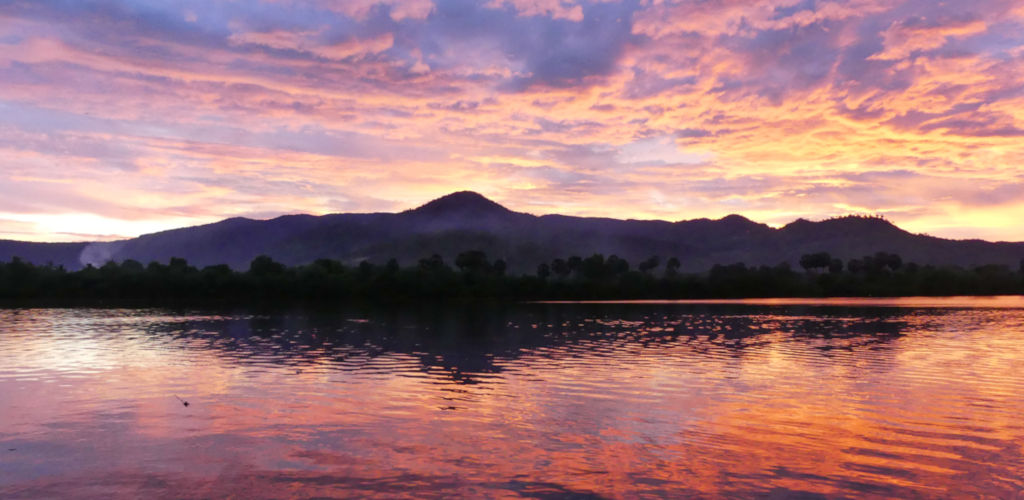 Coucher de soleil sur Kampot au Cambodge.