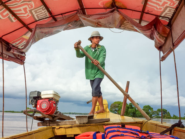 Barque sur le Mékong au Cambodge.