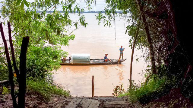 Barque sur le Mékong au Cambodge.