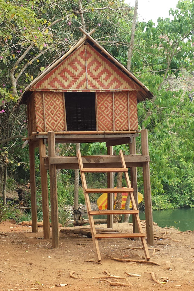 Maison sur pilotis dans la région de ratanakiri au Cambodge.