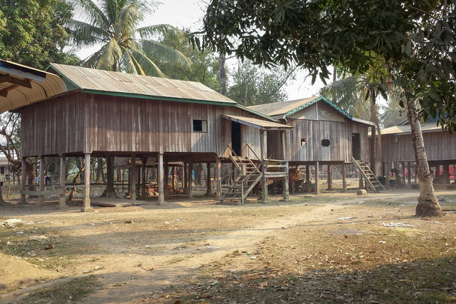 Maison sur pilotis dans la région de ratanakiri au Cambodge.