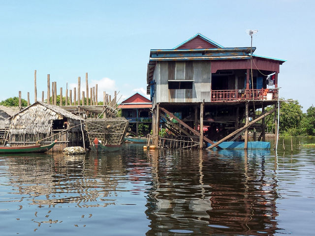 Villages flottants sur le lac Tonlé Sap au Cambodge.